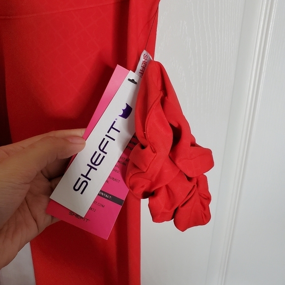 SHEFIT Boss Victorious Red High Rise Tight Leggings - Picture 8 of 9